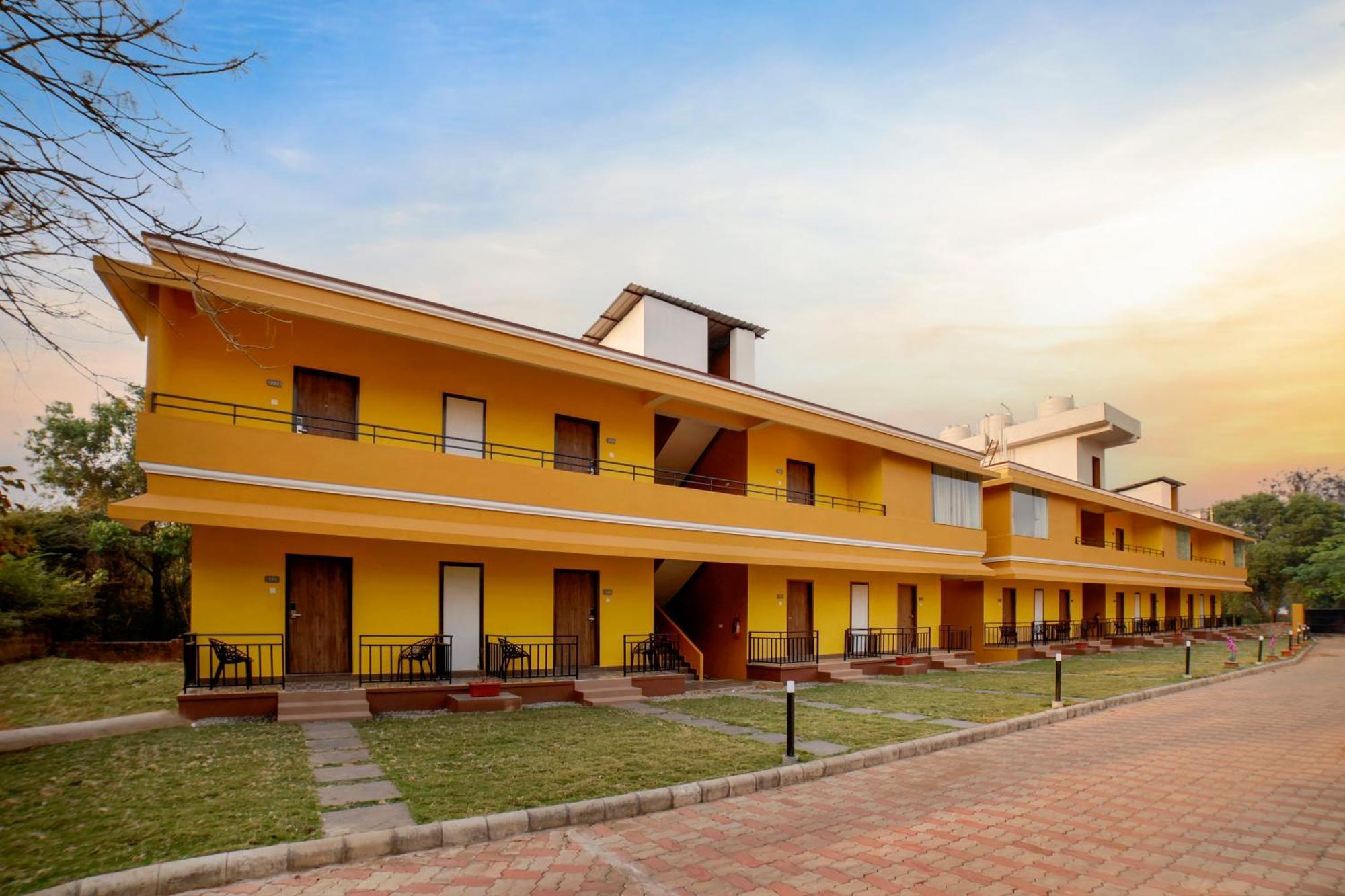 Sterling Karwar Hotel Exterior foto