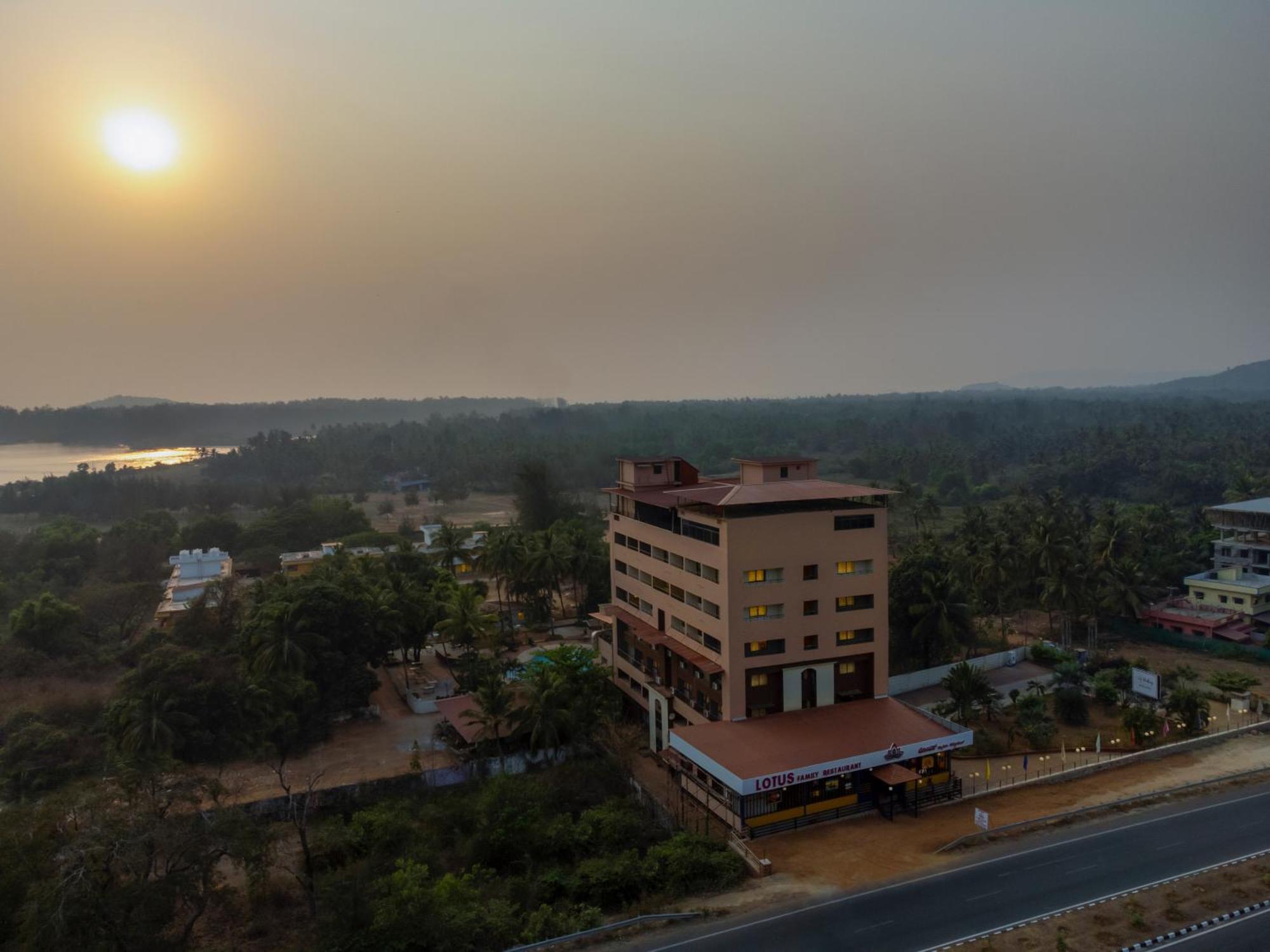 Sterling Karwar Hotel Exterior foto