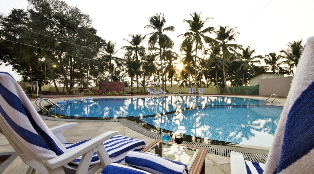 Sterling Karwar Hotel Exterior foto